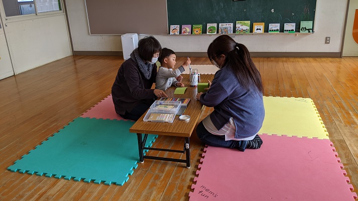 マムズファン活動の様子お絵かき