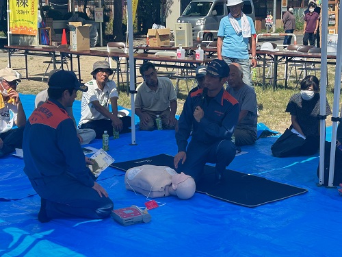 長浜市神田地区自主防災会の防災訓練　AEDの使い方