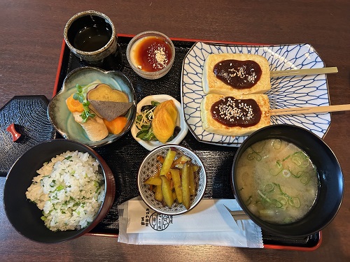 くらすむ滋賀の活動のようす画像　めがわ田楽の定食