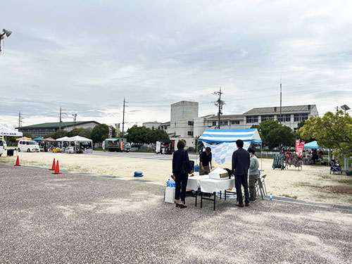 市民活動団体　すまいる　活動のようす　グランドのキッチンカー