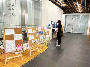 戦争体験を語り継ぐ会　活動のようす　体験談パネル展示