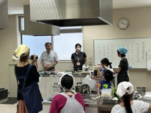 瀬田東国際交流クラブ　活動のようす画像　今回の講師、瓊（けい）さんと、秀（ひで）さん（※愛称）のご夫婦