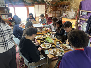 食養サークル　朝晴れ　活動のようす画像　みんなでランチ