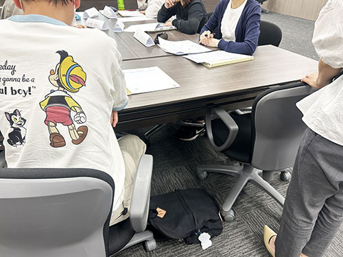 い香か-ikoka-「いこかプラス」講座のようす画像　グループごとに話し合う参加者